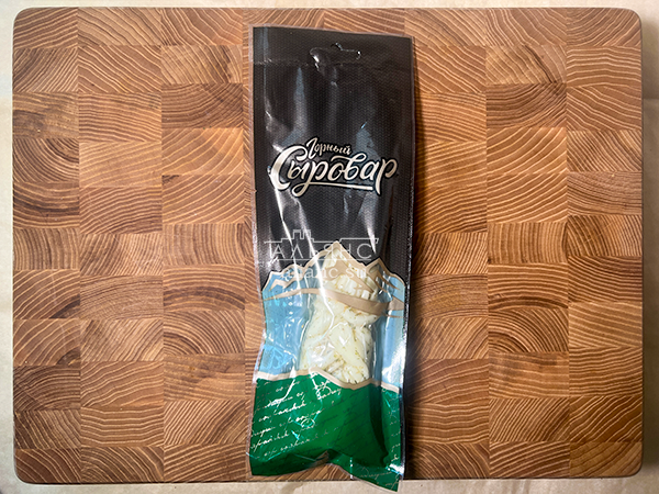 Сыр 100 гр ГОРНЫЙ СЫРОВАР (Косичка с укропом и чесноком) в Октябрьском