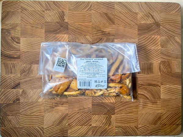 Сыр 150 гр ГОРНЫЙ СЫРОВАР (Ассорти копчёный с укропом и чесноком) в Октябрьском