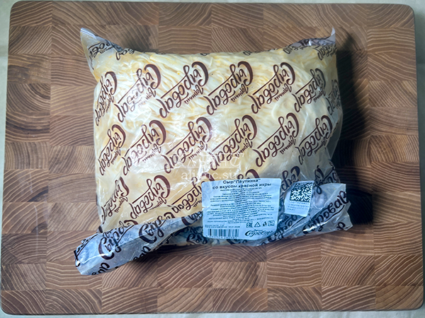 Сыр 1 кг ГОРНЫЙ СЫРОВАР (Паутинка со вкусом красной икры) в Октябрьском