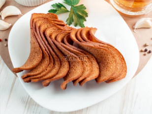 Ресторанные гренки с перцем чили: Ресторанные гренки с сметаной и зеленью