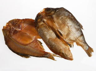 Толстолобик (бабочка) холодного копчения: Карась холодного копчения